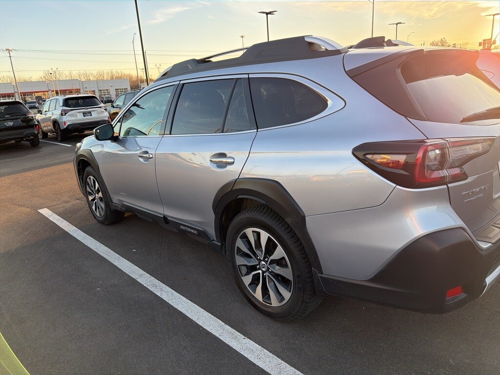 2024 Subaru Outback Touring photo 3