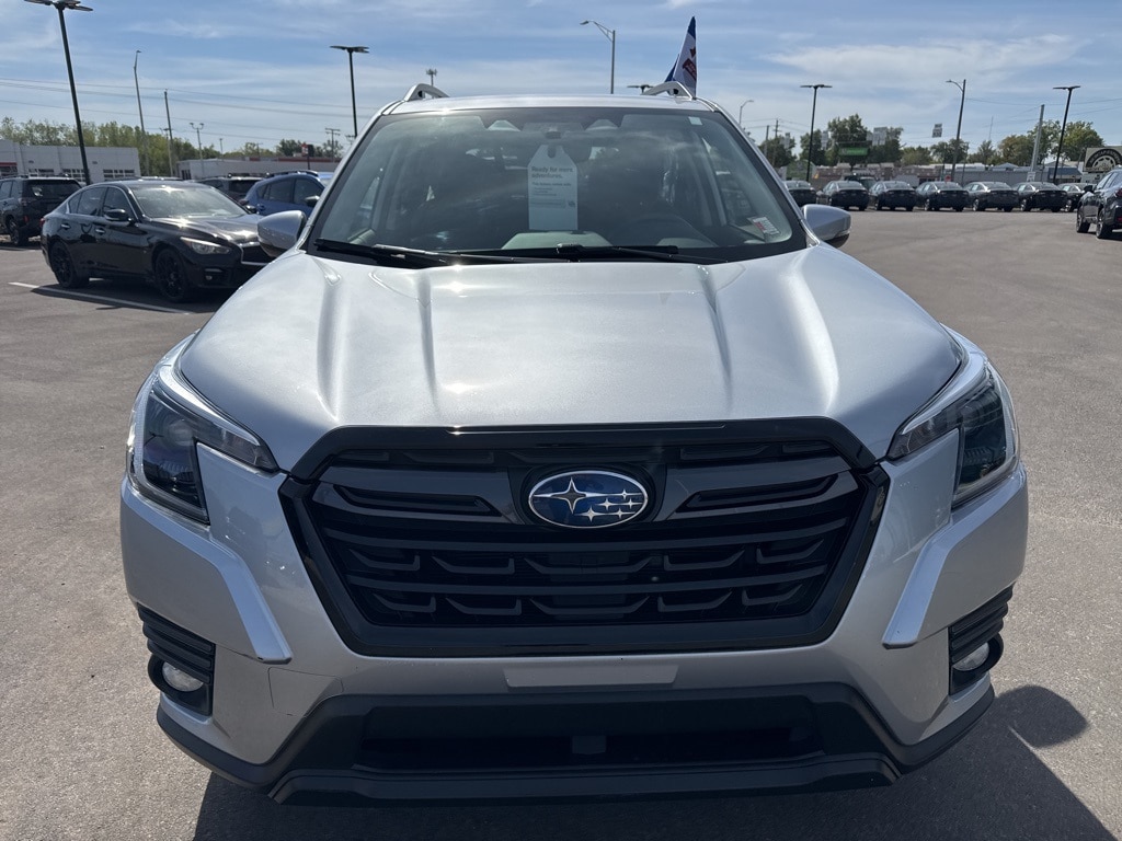 2023 Subaru Forester Limited photo 2