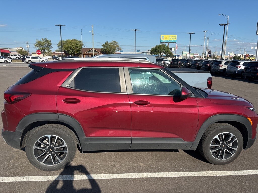2024 Chevrolet Trailblazer LT photo 3