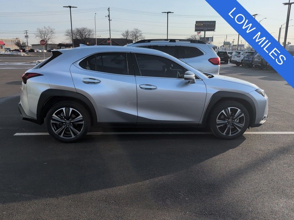 2025 LEXUS UX - Image 4