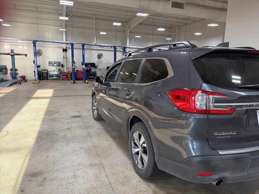 2025 Subaru Ascent Premium photo 3