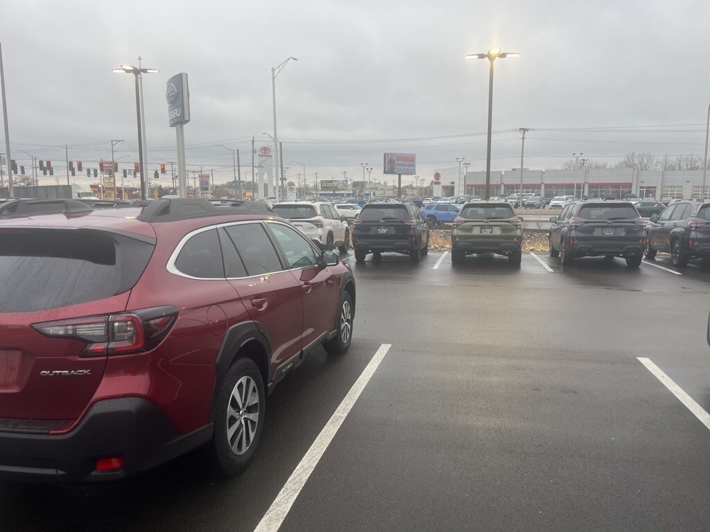 2025 Subaru Outback Premium photo 3