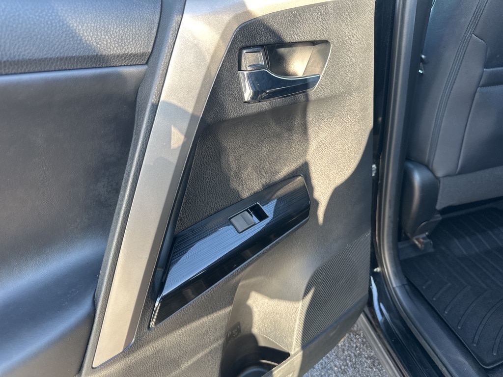 2018 TOYOTA RAV4 - Image 19