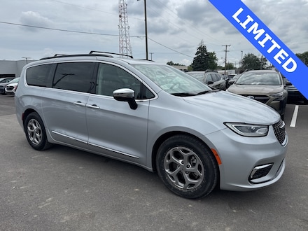 2023 Chrysler Pacifica Limited Minivan/Van