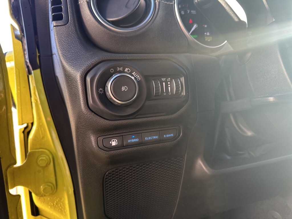 2022 JEEP WRANGLER - Image 11