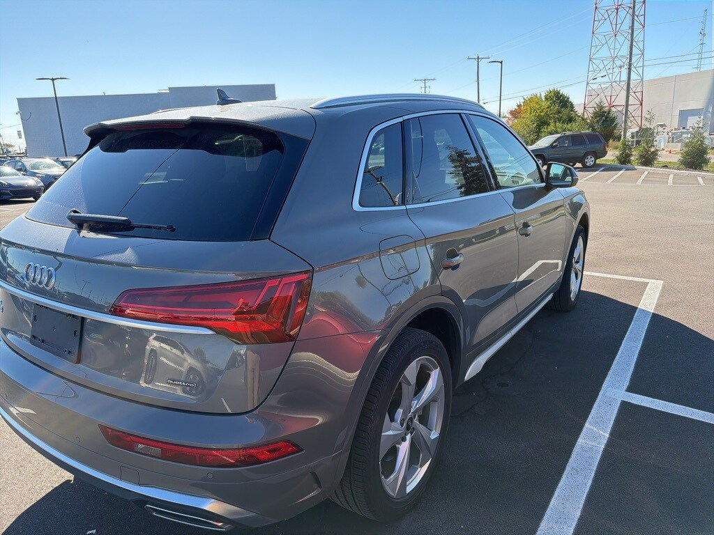 2023 Audi Q5 45 S line Premium photo 2