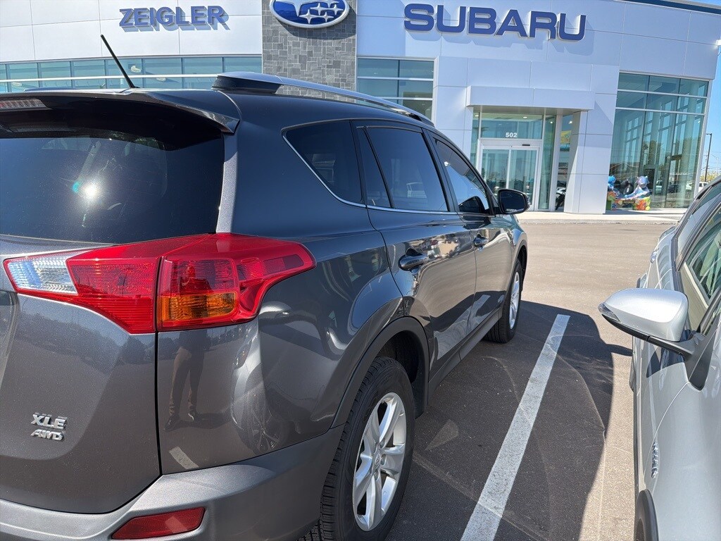 2013 Toyota RAV4 XLE photo 2