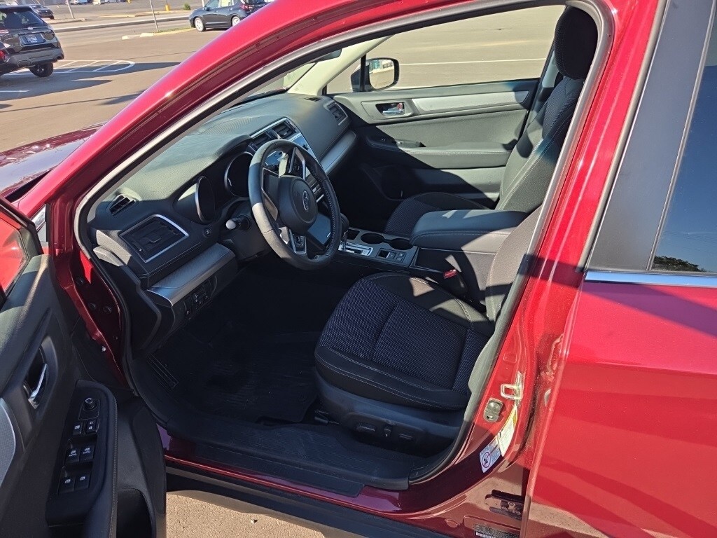 2019 Subaru Outback 2.5i Premium photo 3