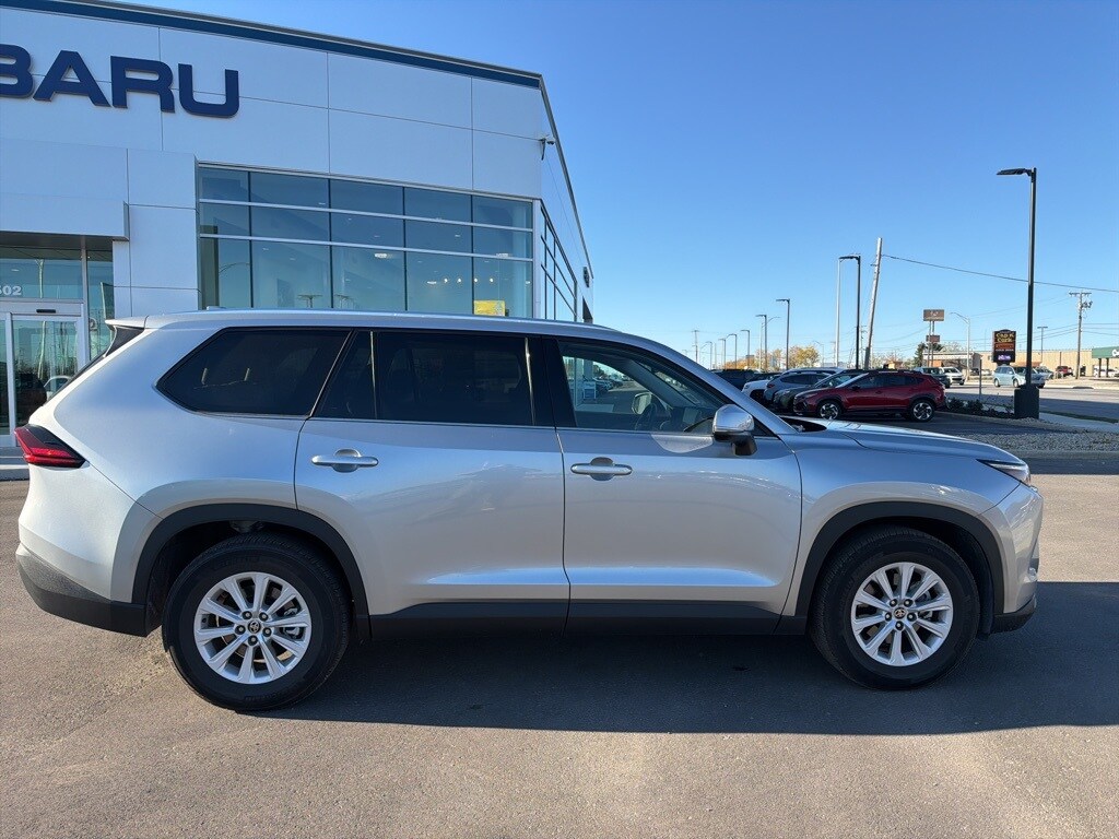 2025 Toyota Grand Highlander XLE photo 2