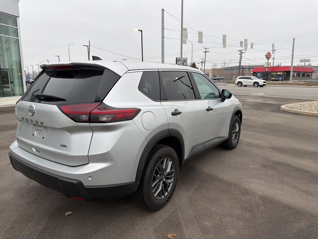 2024 Nissan Rogue S photo 3