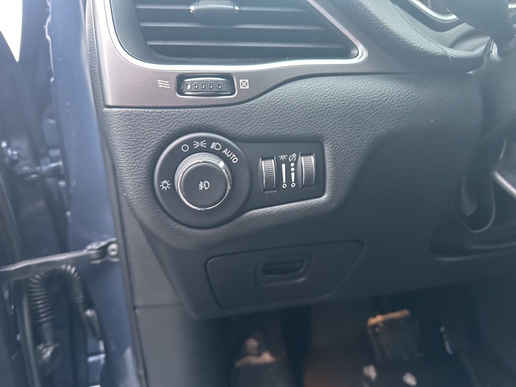 2021 JEEP CHEROKEE - Image 11