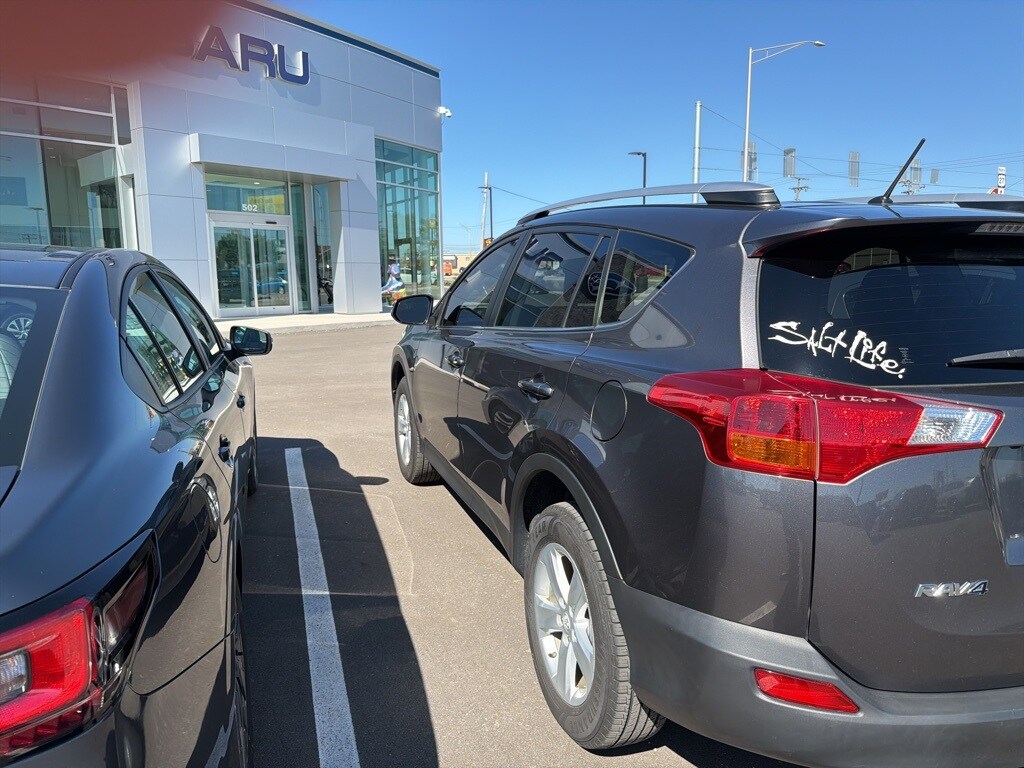 2013 Toyota RAV4 XLE photo 3