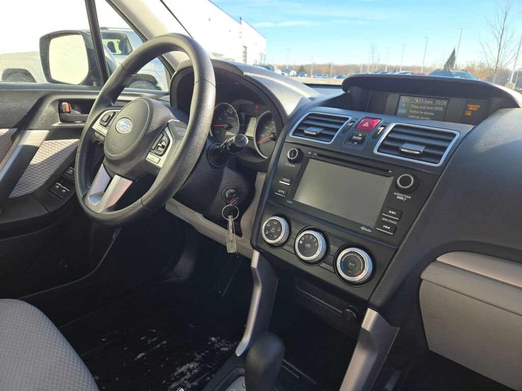 2017 SUBARU FORESTER - Image 7