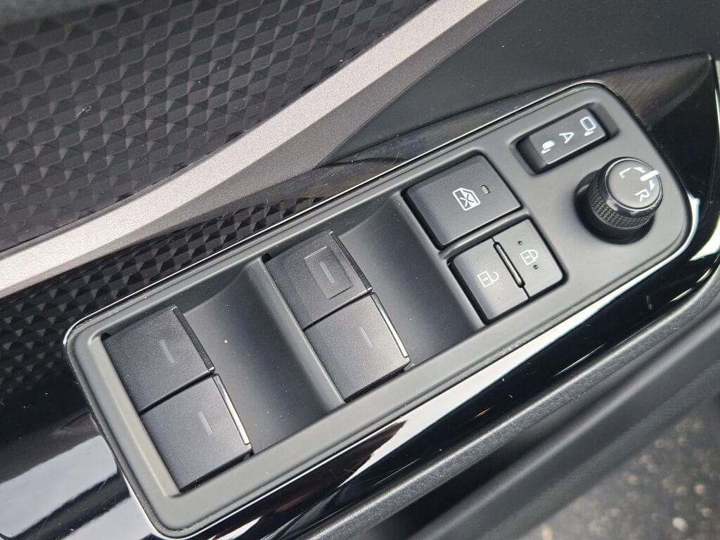 2021 TOYOTA C-HR - Image 20