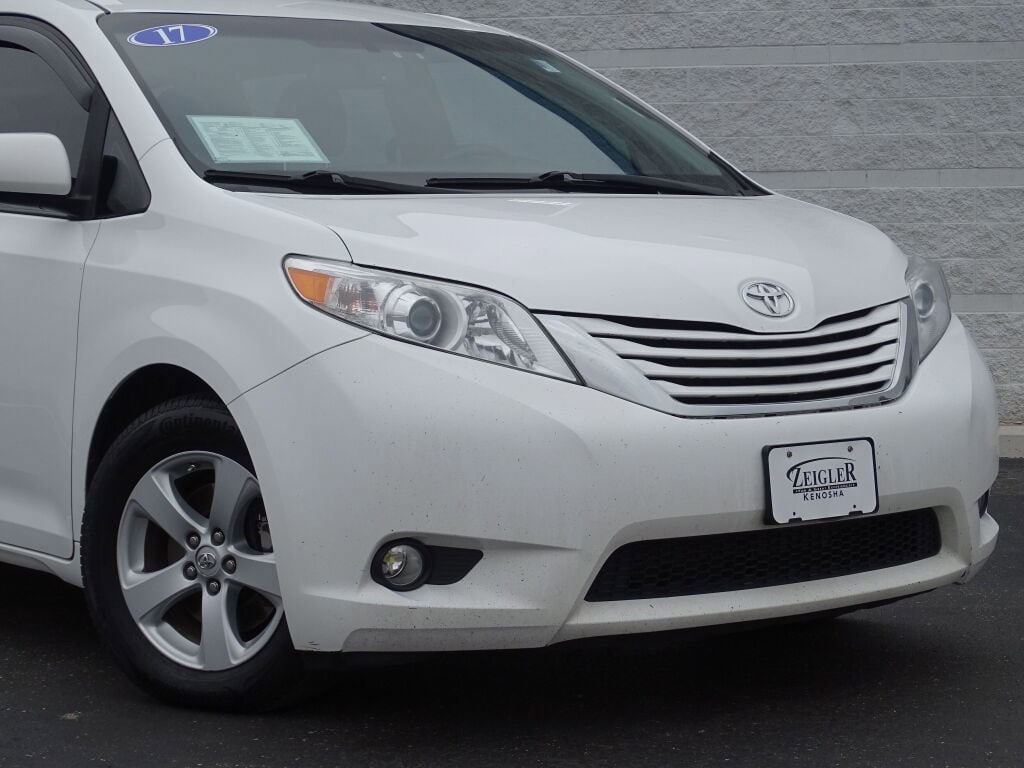 Used 2017 Toyota Sienna LE with VIN 5TDKZ3DC7HS855744 for sale in Kenosha, WI