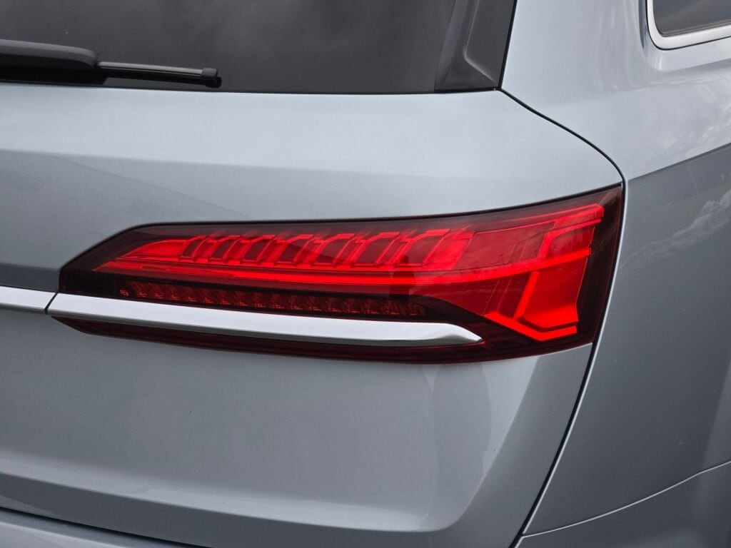 2025 AUDI Q7 - Image 12
