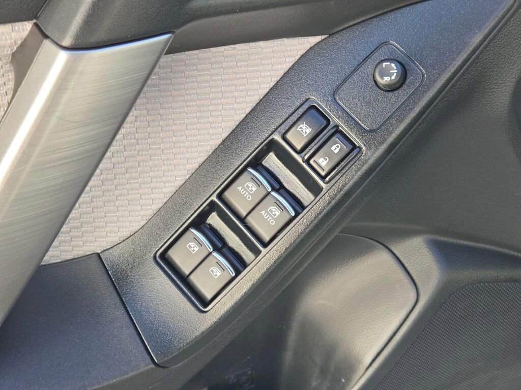 2017 SUBARU FORESTER - Image 19