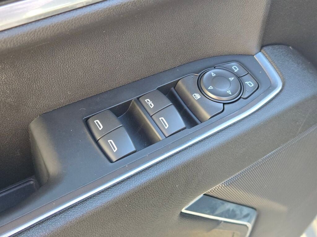 2023 CHEVROLET SILVERADO - Image 18