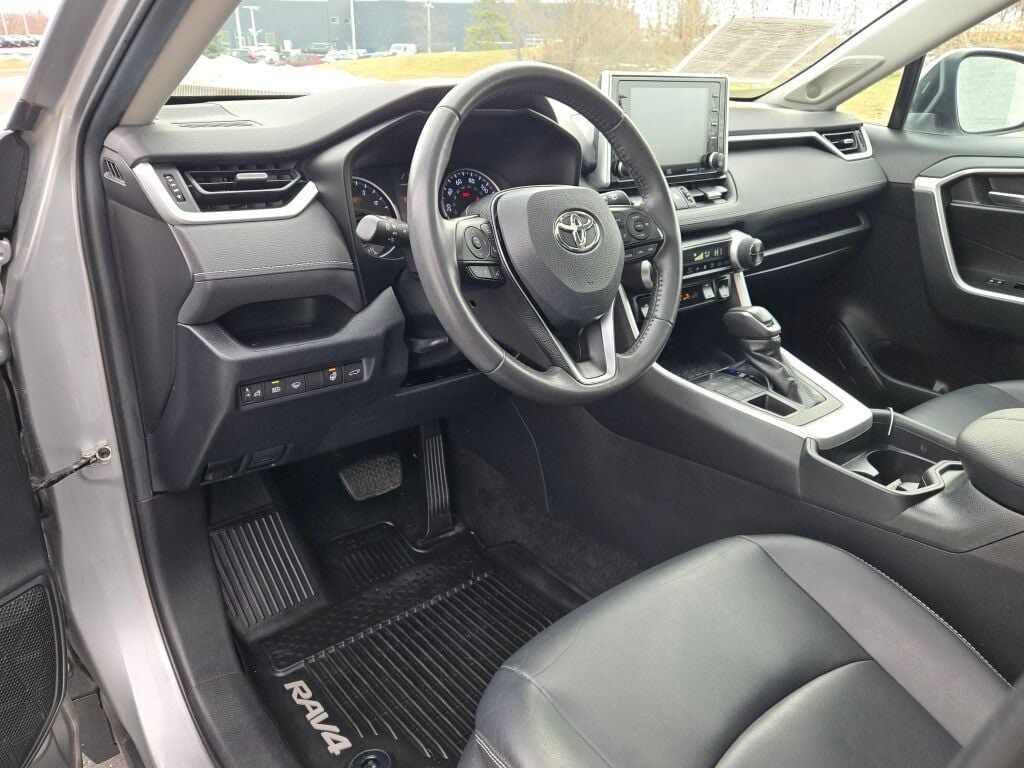 2020 TOYOTA RAV4 - Image 19