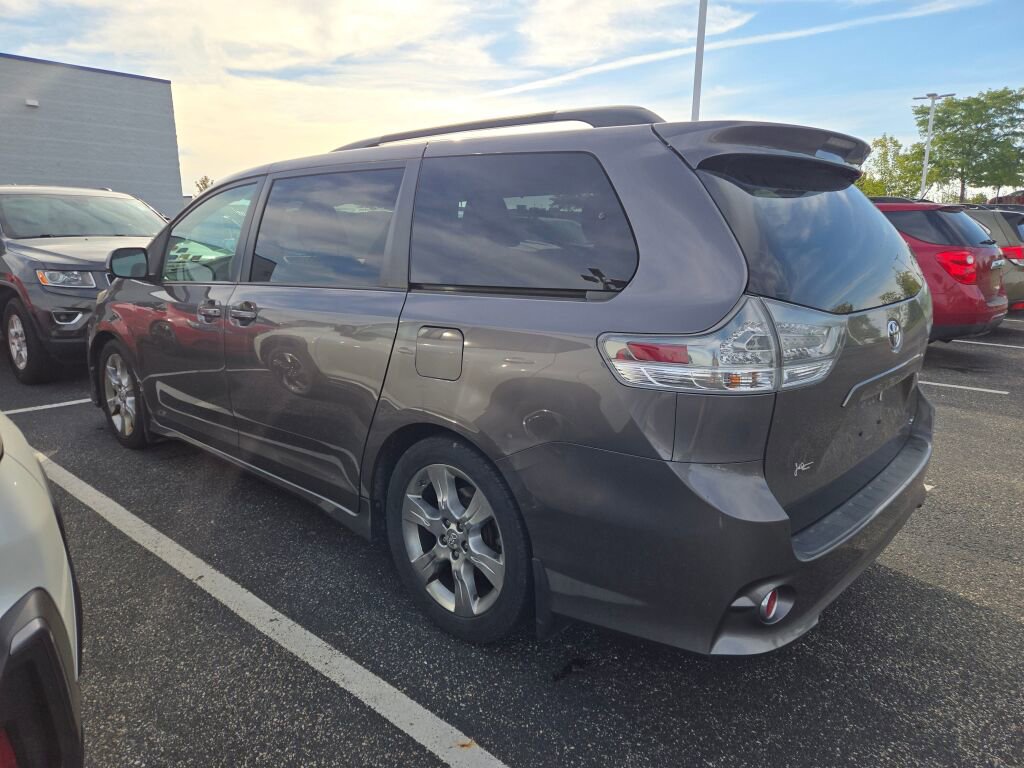 2012 Toyota Sienna photo 4
