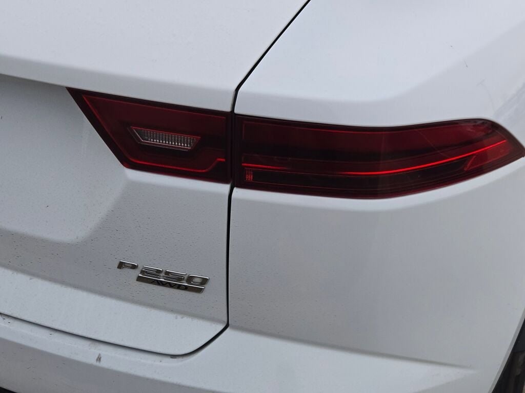 2019 JAGUAR E-PACE - Image 4