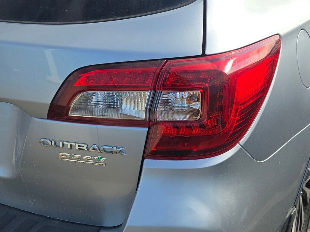 2017 SUBARU OUTBACK - Image 5