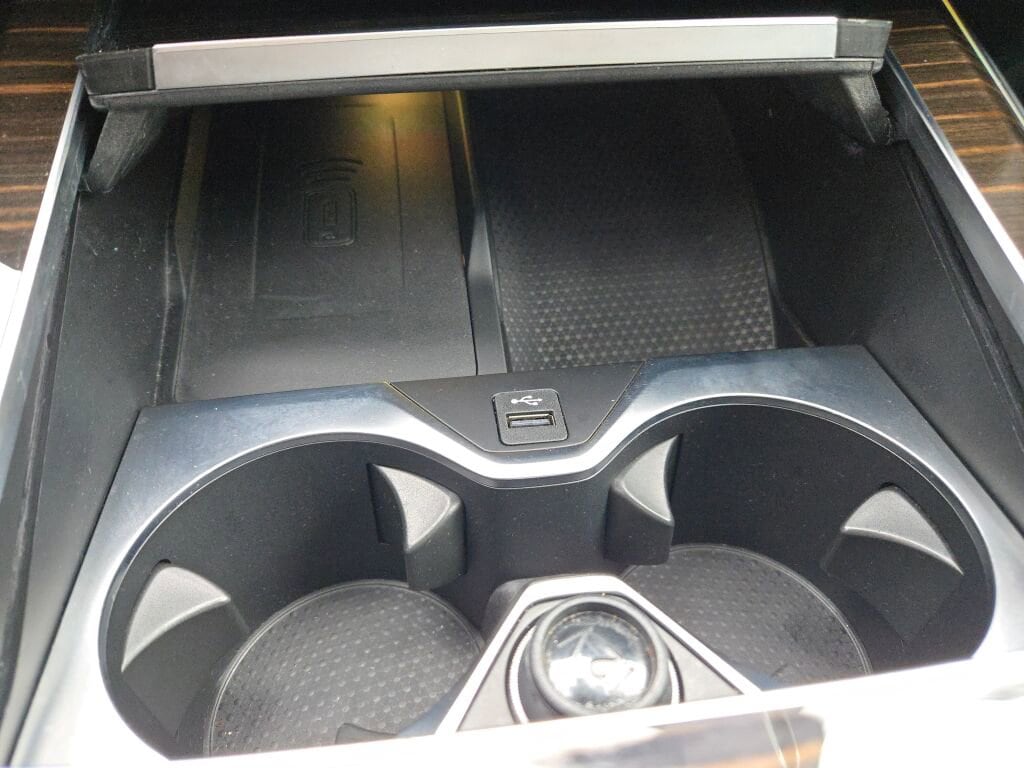 2025 BMW X7 - Image 29