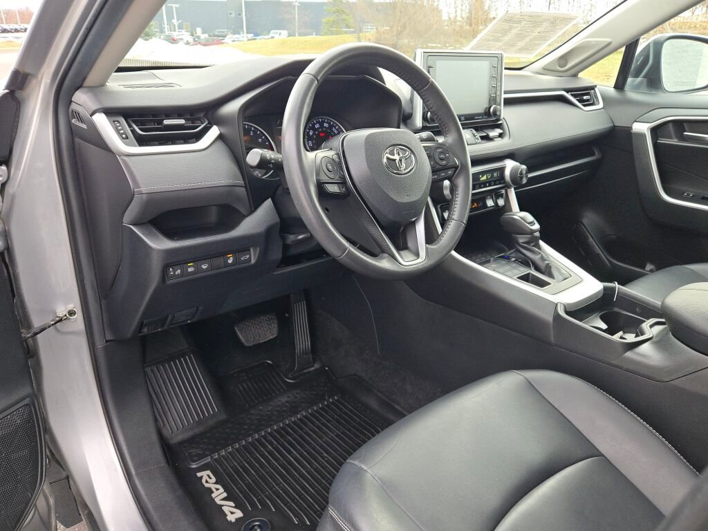 2020 TOYOTA RAV4 - Image 19