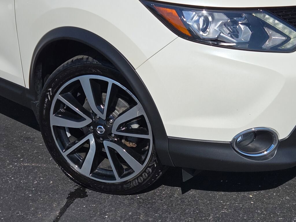 2017 Nissan Rogue Sport SL photo 3