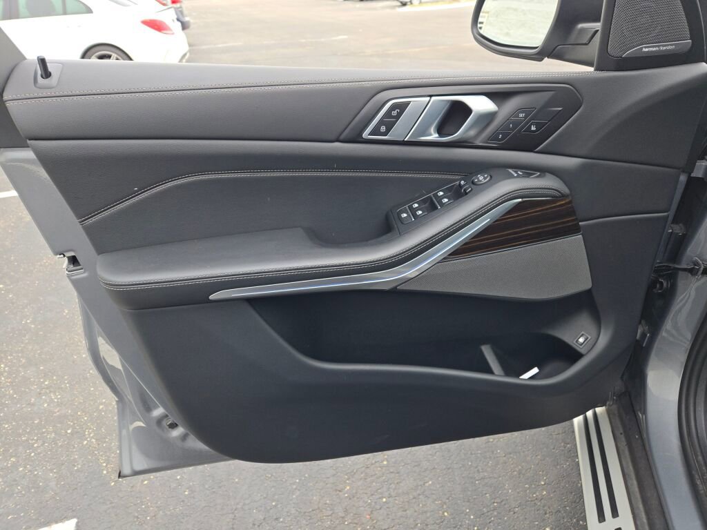 2025 BMW X5 - Image 17