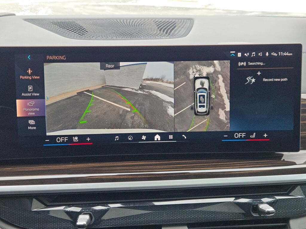 2025 BMW X7 - Image 27