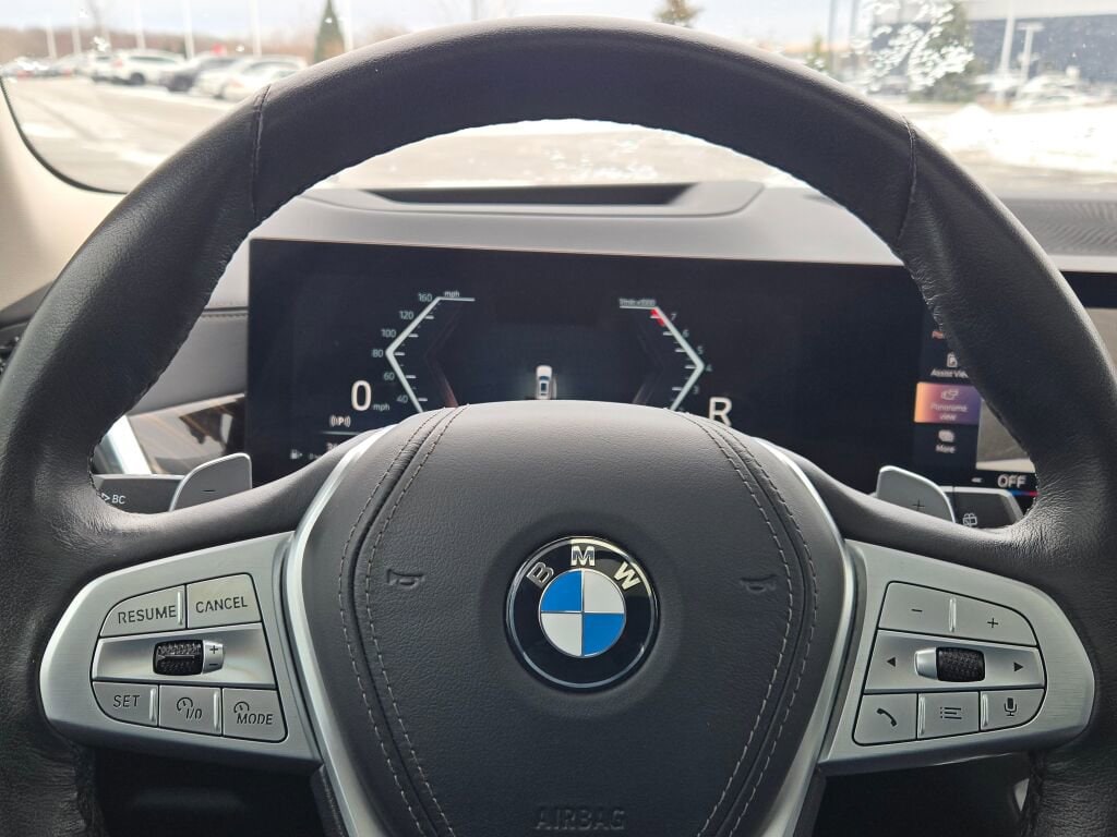 2025 BMW X7 - Image 33