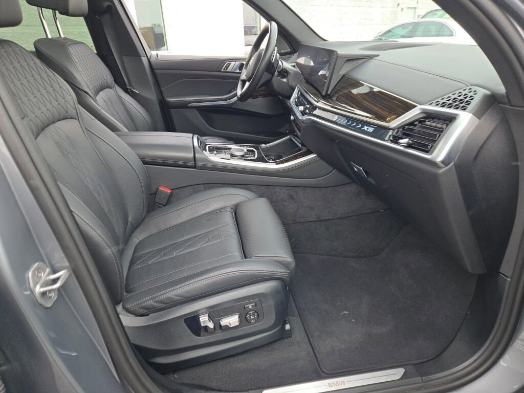 2025 BMW X5 - Image 6
