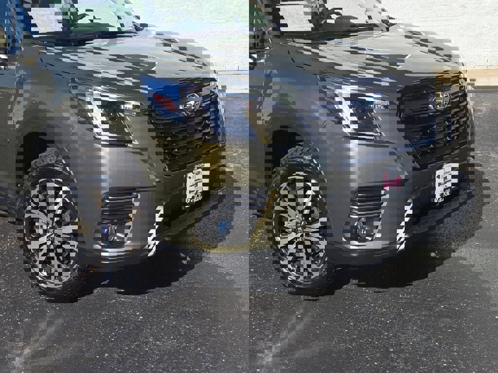 2023 Subaru Forester Limited photo 2