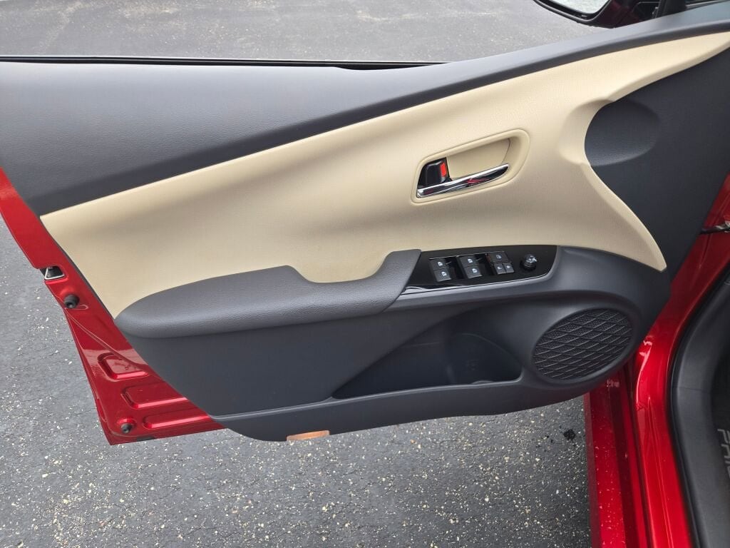 2016 TOYOTA PRIUS - Image 18