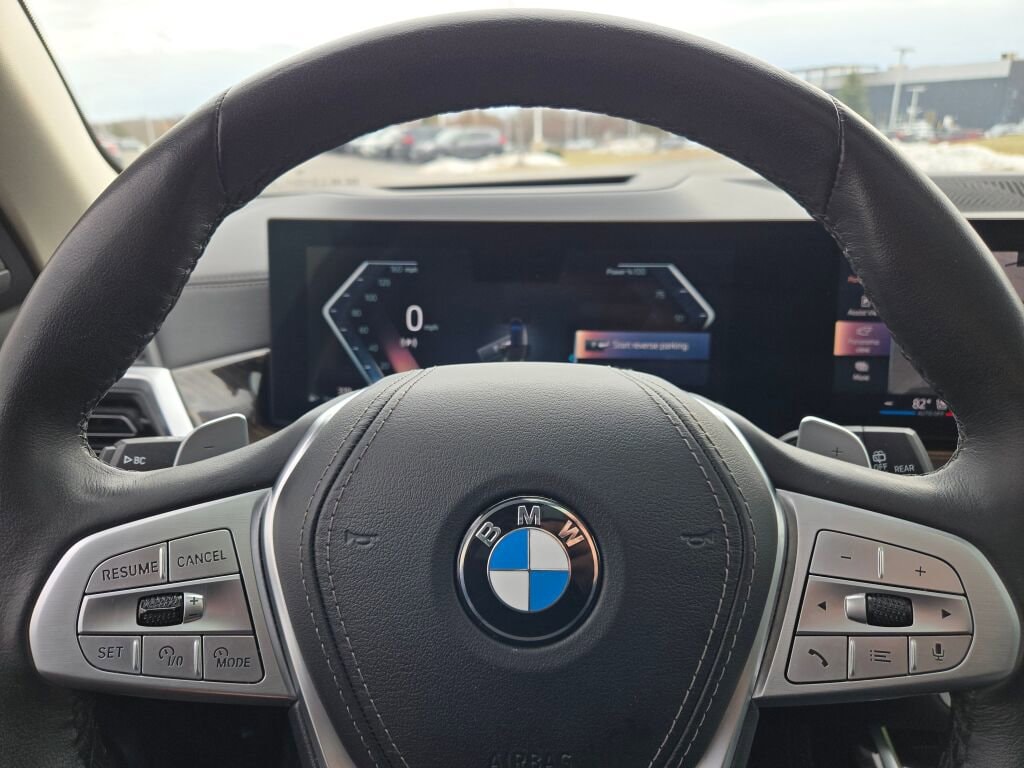 2025 BMW X7 - Image 33