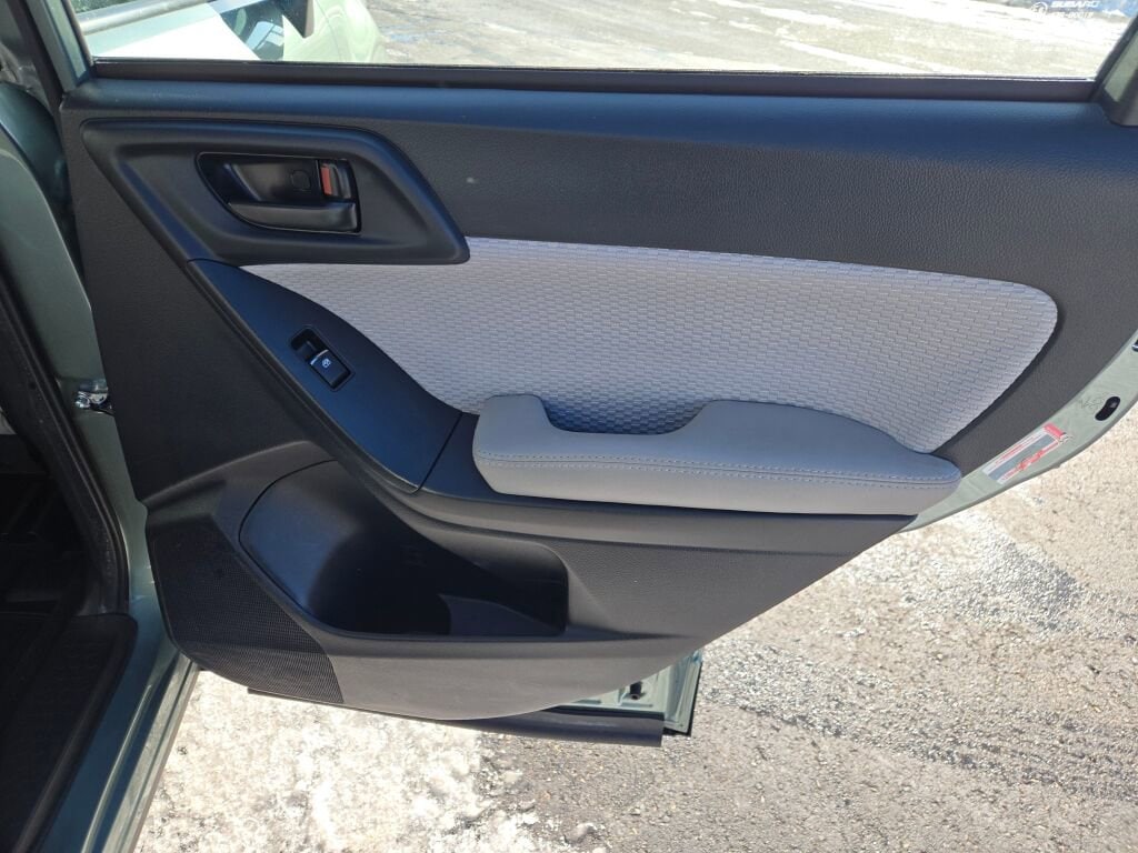 2017 SUBARU FORESTER - Image 8