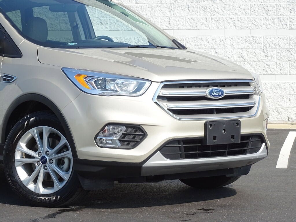 Used 2018 Ford Escape SEL with VIN 1FMCU0HD6JUC45660 for sale in Kenosha, WI