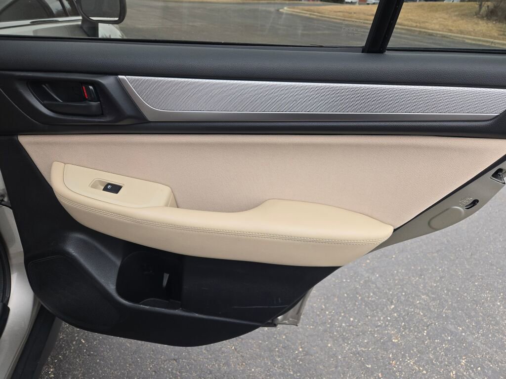 2019 SUBARU OUTBACK - Image 9