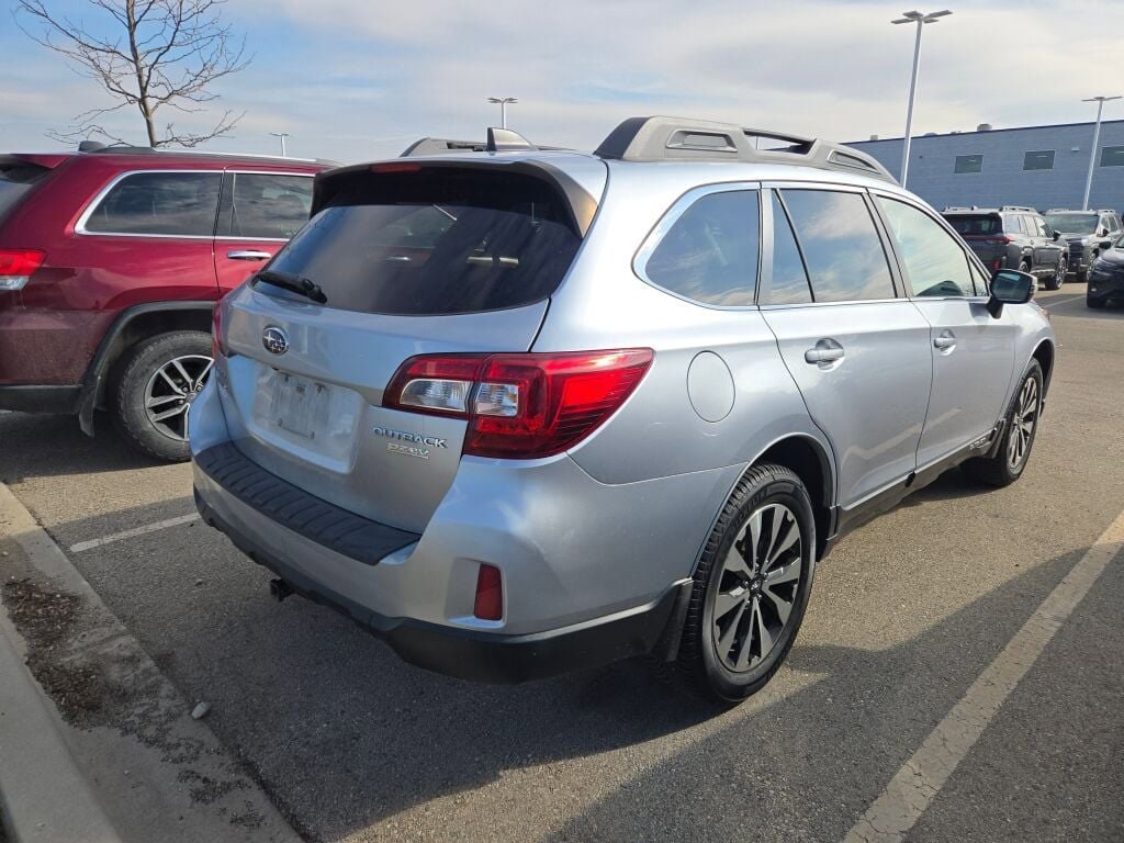 2017 SUBARU OUTBACK - Image 4