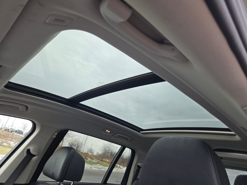 2025 BMW X7 - Image 26