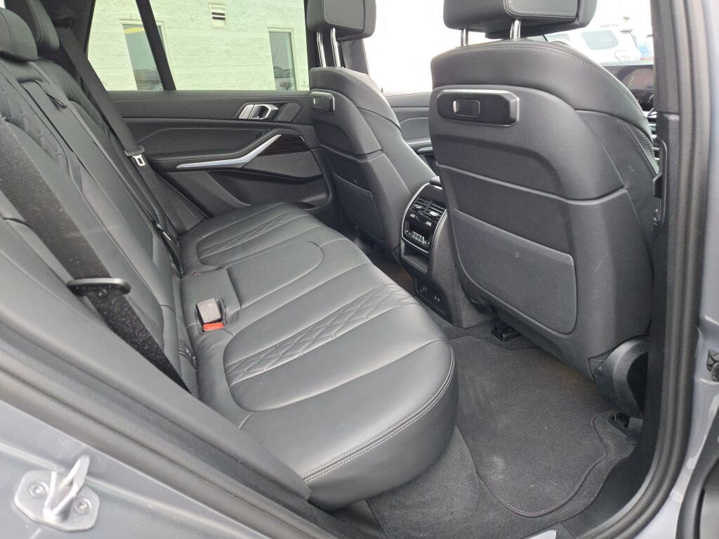 2025 BMW X5 - Image 9