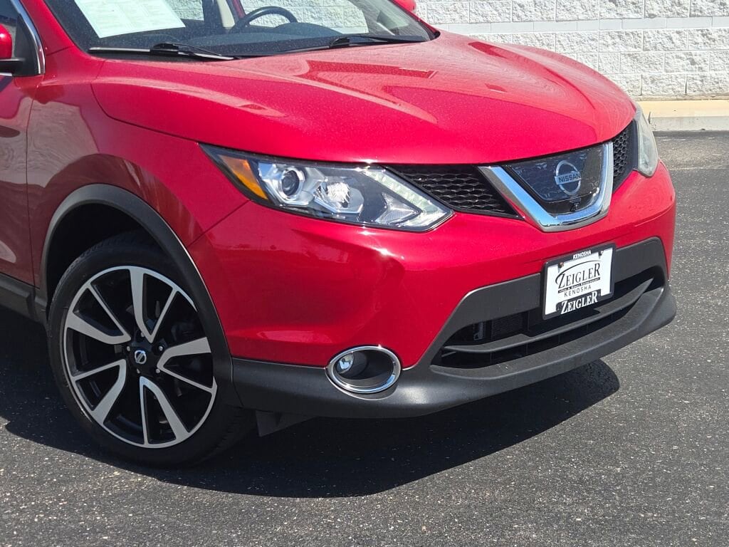 Used 2017 Nissan Rogue Sport SL with VIN JN1BJ1CR6HW105059 for sale in Kenosha, WI