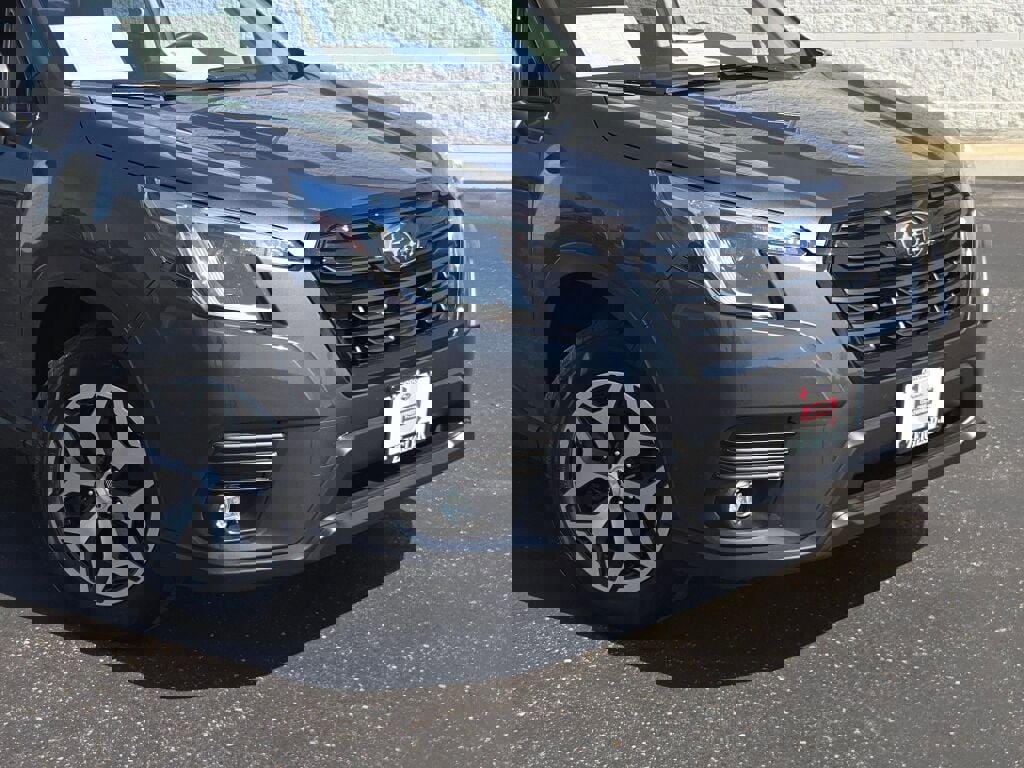2024 Subaru Forester Premium Base photo 2