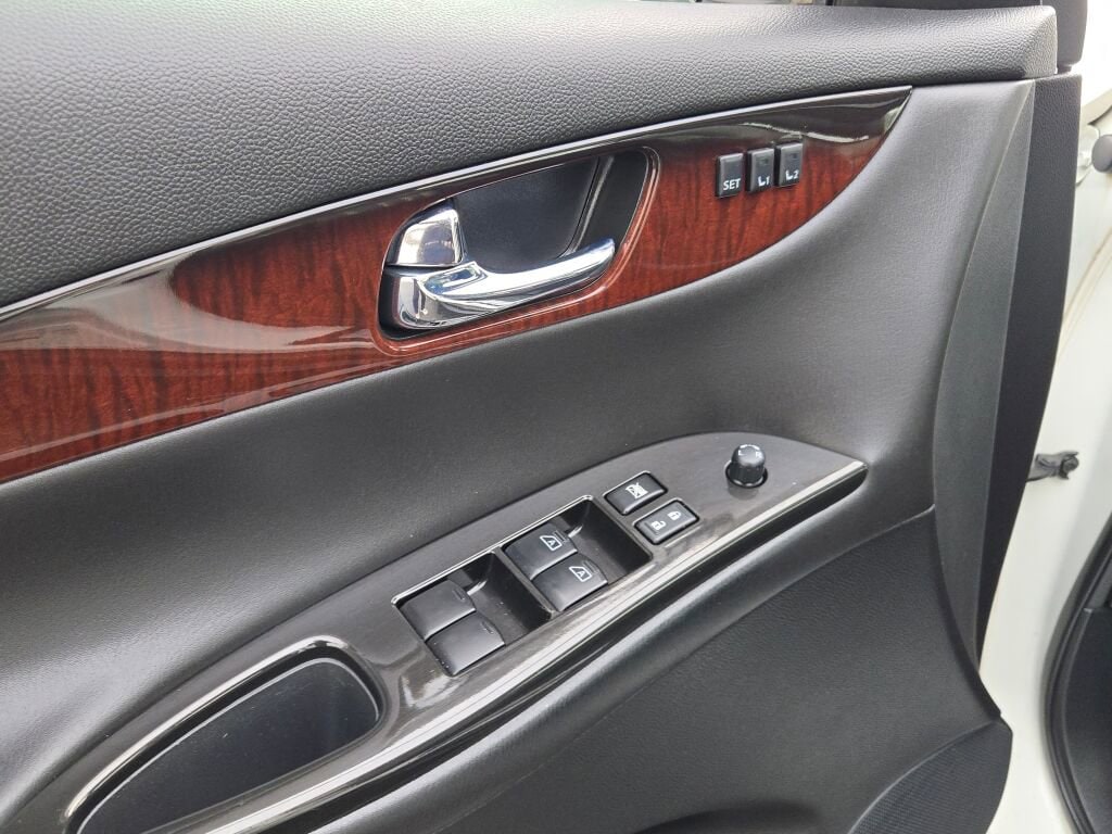 2017 INFINITI QX50 - Image 19