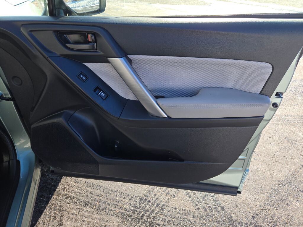 2017 SUBARU FORESTER - Image 5