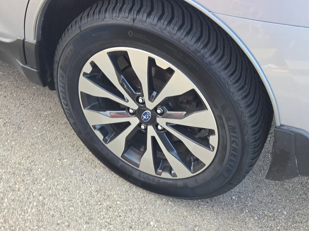 2017 SUBARU OUTBACK - Image 8