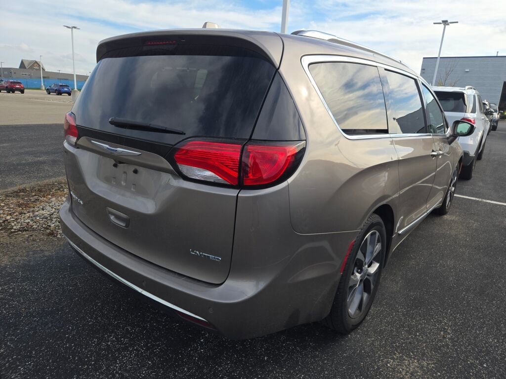 2018 Chrysler Pacifica Limited photo 4