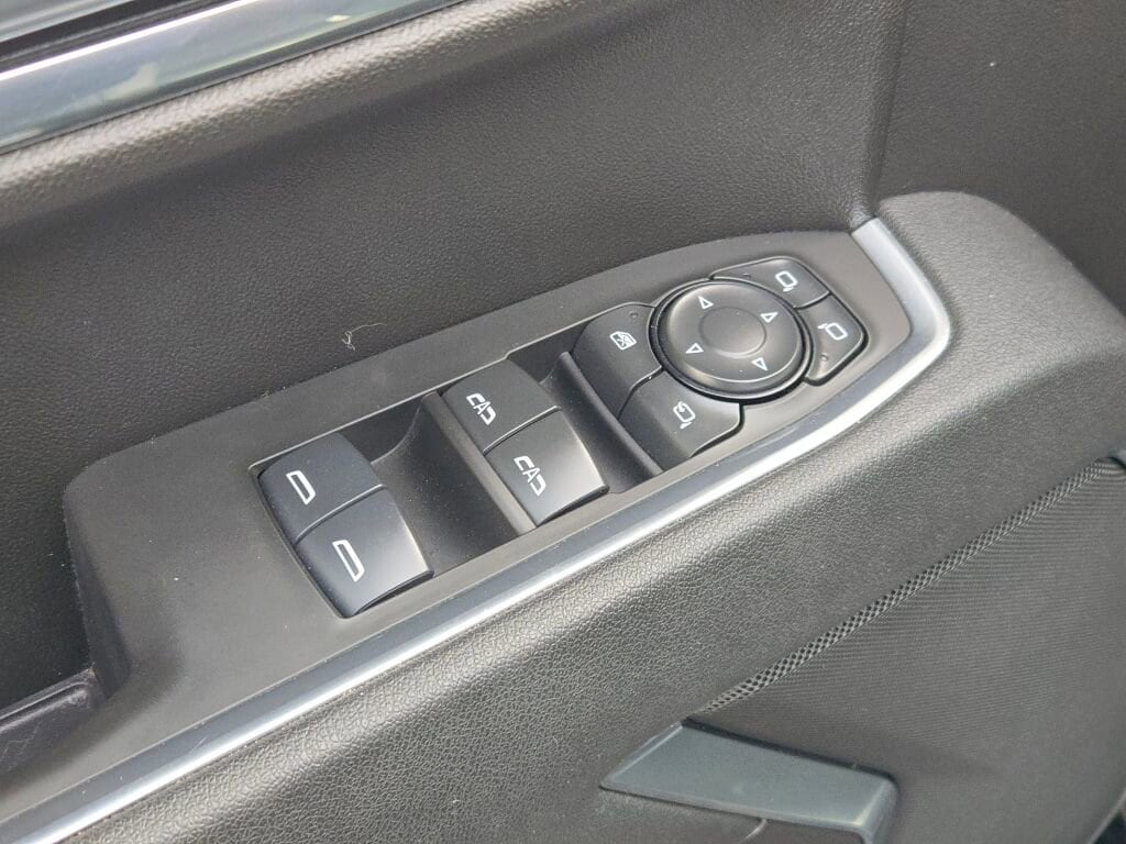 2025 GMC SIERRA - Image 19