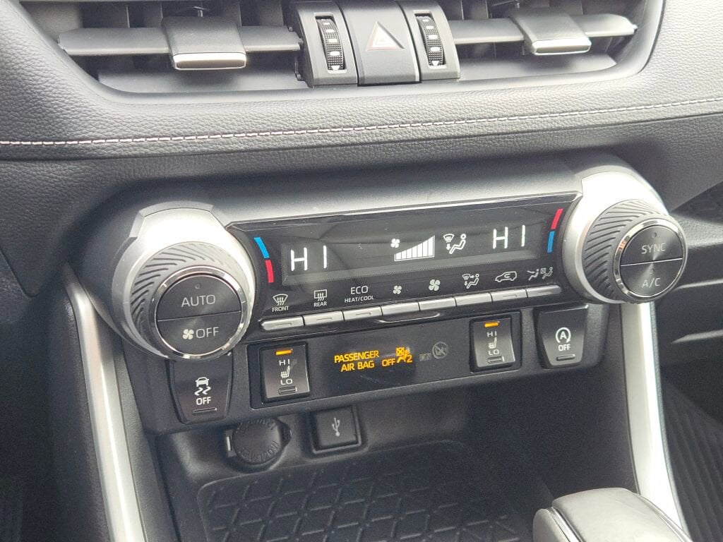 2020 TOYOTA RAV4 - Image 26